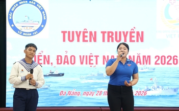 Hàng trăm tân sinh viên mang tình yêu biển, đảo đến Vùng 3 Hải quân