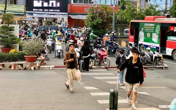 Dòng người rời thành phố, hối hả về quê nghỉ lễ 2.9