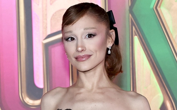 Ariana Grande ngừng hoạt động sau hình ảnh gầy trơ xương