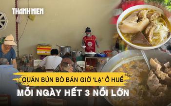 Quán bún bò bán giờ ‘lạ’ ở Huế: Mỗi ngày hết 3 nồi lớn