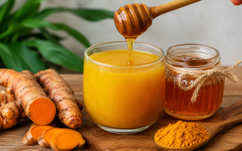 Uống nghệ pha mật ong lúc đói: Tốt hay hại với người đau dạ dày?