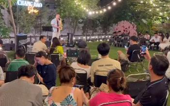 Xếp hàng nghe saxophone tại TP.HCM: Tưởng bill tiền triệu, ai ngờ giá lại thế này