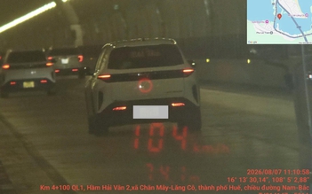 CSGT xử lý nhiều xe quá tốc độ ở hầm Hải Vân, xe khách chạy 105 km/giờ