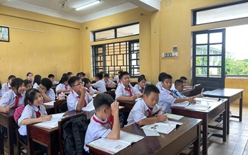 Huế lùi chương trình miễn phí sách giáo khoa đại trà để tránh lãng phí