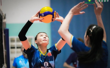 Vừa đến Nhật Bản dự ASIAD 20, tuyển thủ bóng chuyền nữ Việt Nam nhận tin buồn