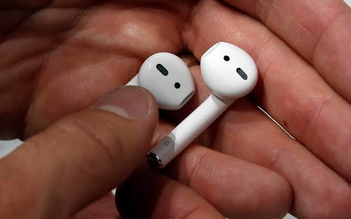 Vì sao một số người thích đeo AirPods ngược?