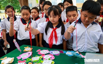 Điều chỉnh chương trình, sách giáo khoa theo hướng nào?