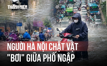 'Kiếp nạn' ra đường sáng giữa tuần ở Hà Nội: Gửi xe máy nhà người lạ vì ngập