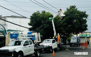 Ngành điện TP.HCM trực chiến 24/24 và thực hiện '4 tại chỗ' ứng phó mùa mưa bão