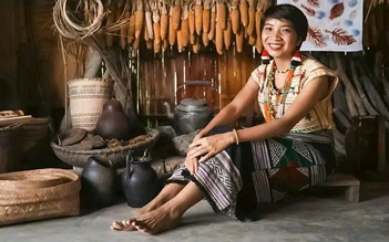Cô gái S’tiêng bỏ phố về rừng: Khi nghề xưa thành sinh kế mới Cô gái S’tiêng bỏ phố về rừng: Khi nghề xưa thành sinh kế mới