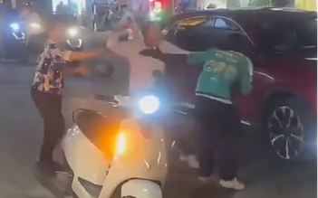 Xác minh clip tài xế xe ôm công nghệ bị đánh túi bụi trong đêm