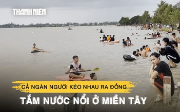 Cả ngàn người kéo nhau ra đồng tắm nước nổi ở miền Tây