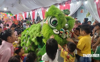 Trung thu thêm trọn vẹn từ những tấm lòng yêu thương Trung thu thêm trọn vẹn từ những tấm lòng yêu thương
