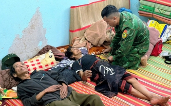 Đỉnh núi xuất hiện nhiều vết nứt lớn, hàng chục hộ dân phải di dời khẩn cấp