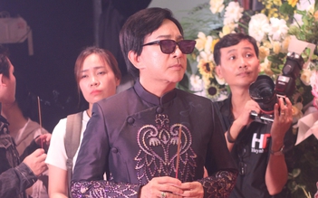 Kim Tử Long, Lâm Vỹ Dạ giản dị dâng hương dịp giỗ Tổ sân khấu Kim Tử Long, Lâm Vỹ Dạ giản dị dâng hương dịp giỗ Tổ sân khấu