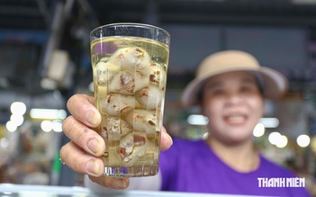Chè nấu với thịt heo quay, bún bò ăn cùng cơm: Những cách ăn lạ ở Huế