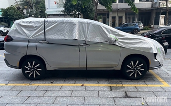Đỗ ô tô dưới mưa dài ngày, cần lưu ý gì khi dùng bạt che xe?