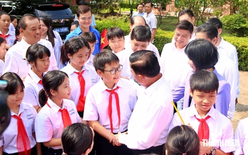 Thường trực Ban Bí thư thăm, tặng quà thiếu nhi Làng trẻ em SOS Hà Nội Thường trực Ban Bí thư thăm, tặng quà thiếu nhi Làng trẻ em SOS Hà Nội