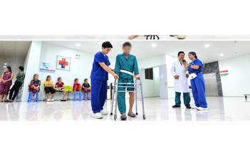 Bác sĩ Mỹ mang lại bước chân mới cho bệnh nhân nghèo tại Bệnh viện Tân An