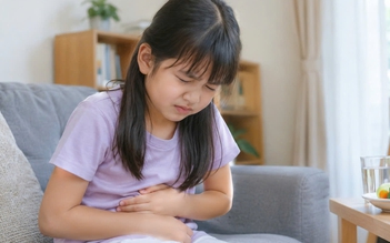 Trẻ đau bụng mỗi sáng trước khi đi học: Cha mẹ cần lưu ý gì?