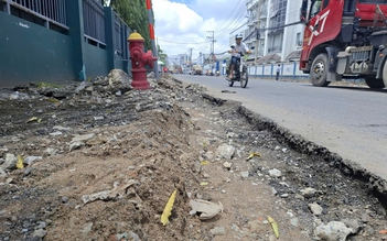 Thi công vỉa hè để đất đá ngổn ngang