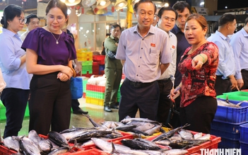'Thị sát' chợ đầu mối ở TP.HCM: Mua bán tự phát không đảm bảo ATTP