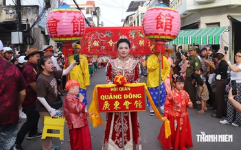 Rộn ràng Lễ hội Nghinh Ông của người Hoa ở Phan Thiết