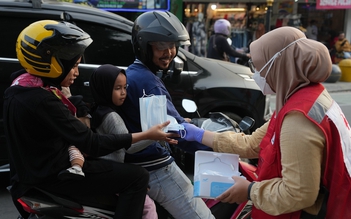 8 sân bay đóng cửa vì khói bụi từ núi lửa phun trào ở Indonesia