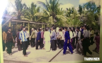 Đám cưới miền Tây, người lớn bận mấy cũng chờ đến lượt 'chịu lạy'