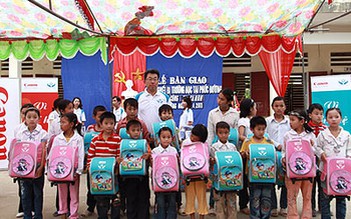 “Canon - Vì thế hệ tương lai 2011” tiếp bước đến trường cho các em học sinh nghèo