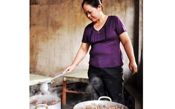 “Cháo thuốc độc” ấm đêm cao nguyên đá