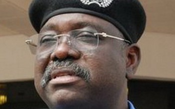 Nigeria sa thải cảnh sát trưởng
