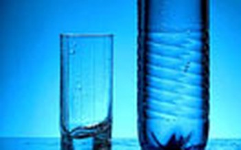 Uống nước khoáng giúp ngừa bệnh Alzheimer
