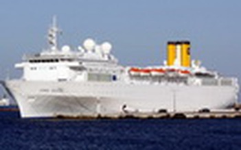 Tàu du lịch Ý chở hơn 1.000 người trôi dạt