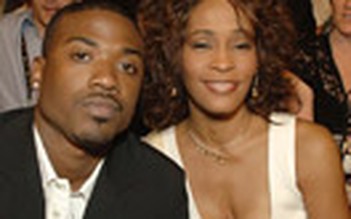 Băng sex của Whitney Houston, Ray J “có cả tấn”