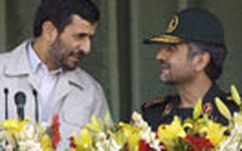 Tướng Iran thăm đảo tranh chấp với UAE