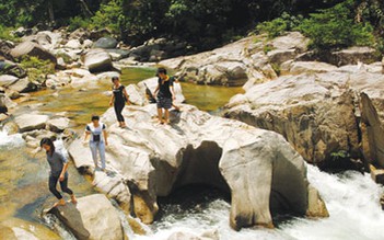 Về An Lão leo đèo, ngắm thác