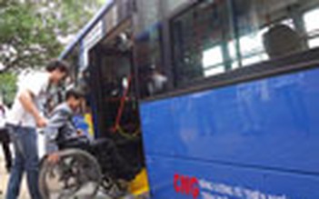 Hai chiếc xe buýt CNG dành cho người khuyết tật
