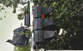 Đèn tín hiệu giao thông "bị thương"