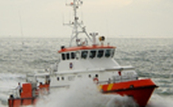 Thêm một tàu cá được tàu SAR 274 ứng cứu thành công