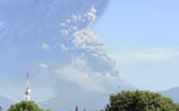 Núi lửa San Cristobal phun tro bụi, 3.000 người di tản