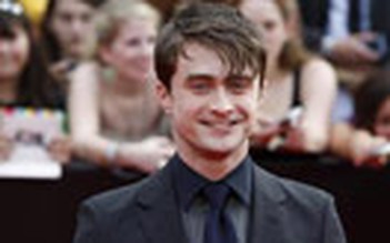 Daniel Radcliffe "thân mật" với Erin Darke