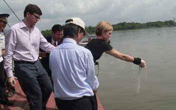 Rải tro cốt tưởng niệm một nhà từ thiện nước ngoài