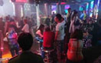 Hàng trăm cảnh sát kiểm tra vũ trường Diamond Club