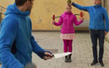 Màn phóng dao dựng tóc gáy