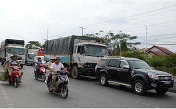 Kẹt xe kéo dài trên quốc lộ 1