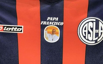 Áo thi đấu có hình giáo hoàng