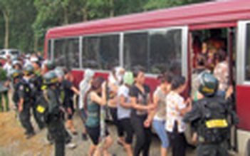Hơn 120 cảnh sát đột kích sới bạc trên núi Võng
