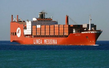 Tàu container tông gãy tháp điều khiển ở Ý, 3 người chết