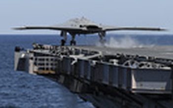 Mỹ phóng UAV chiến đấu từ tàu sân bay